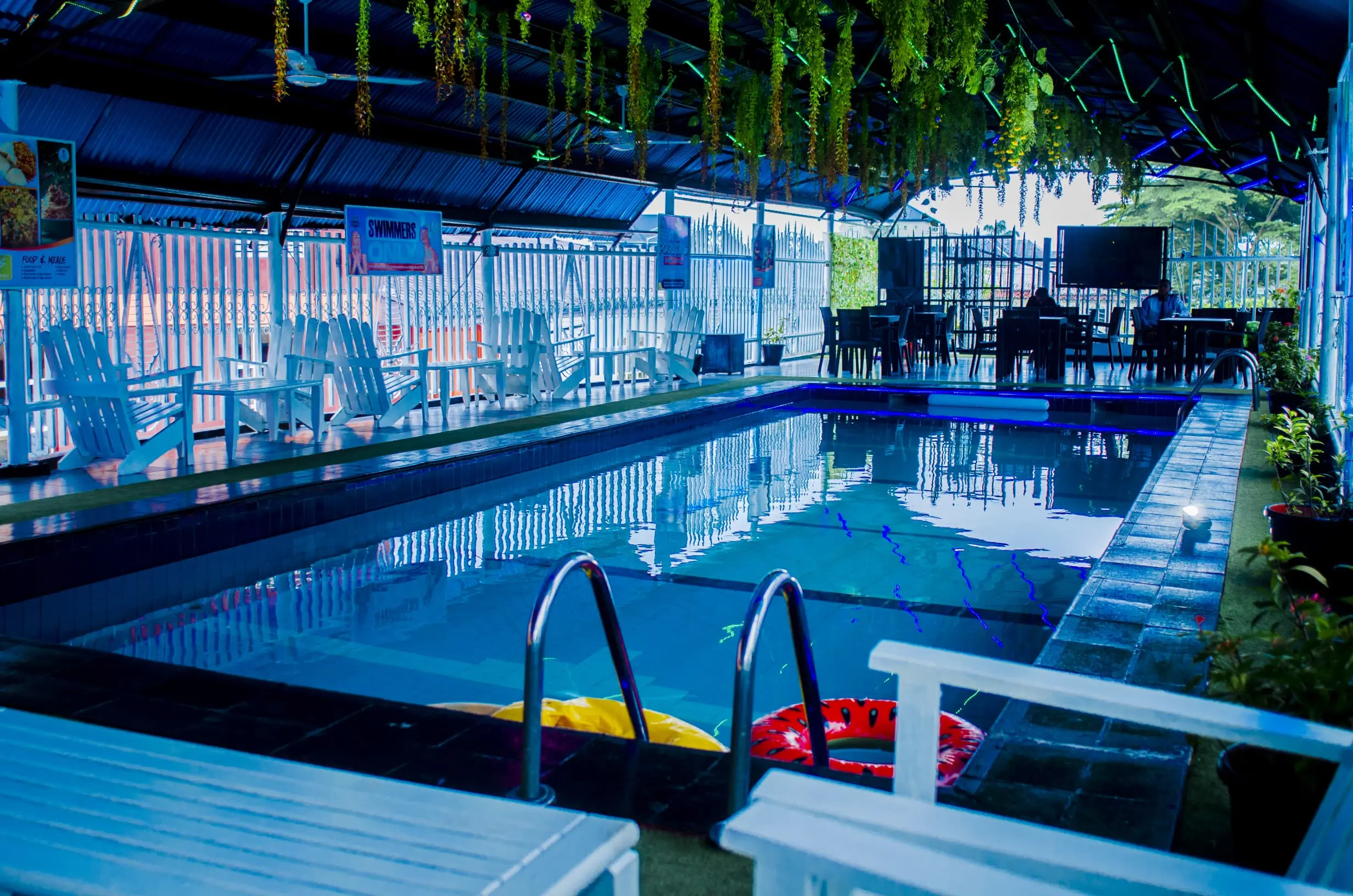 Pool
Terrace
Lounge